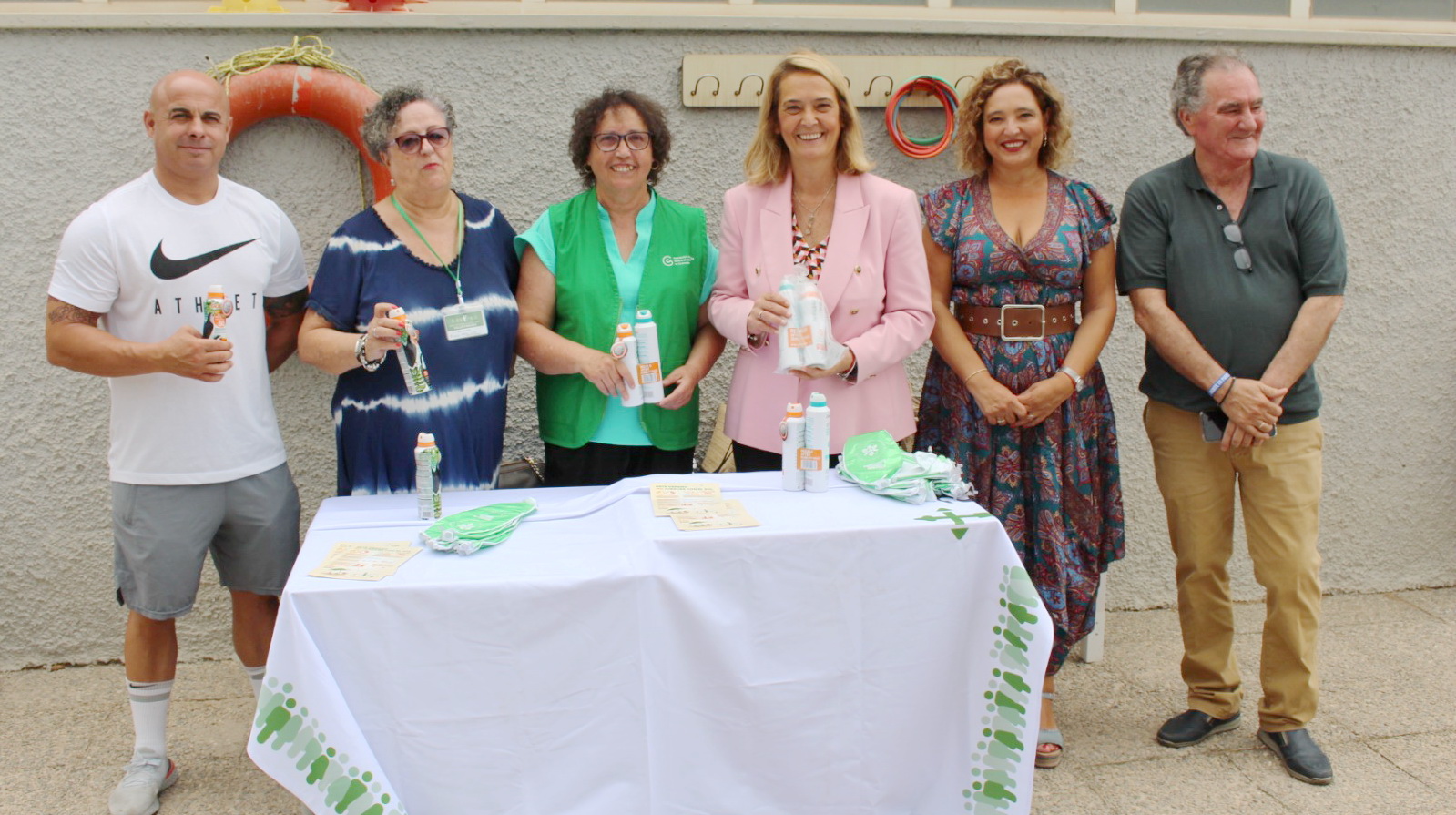 La AECC culmina la campaña de concienciación sobre el cáncer de piel que le ha llevado por toda la costa Tropical.
